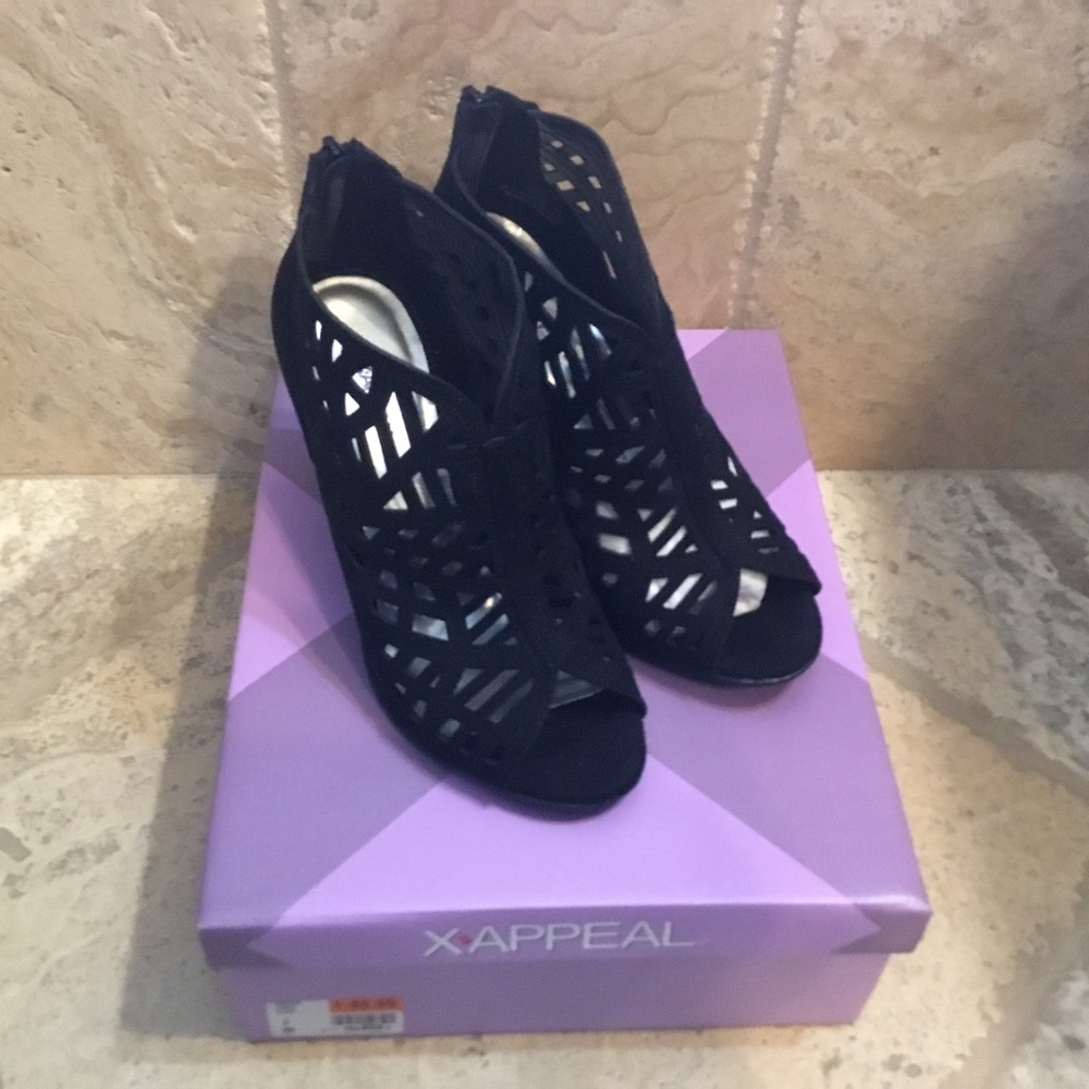 NIB XAPPEAL black laser cut peep toe heel bootie 7M 7